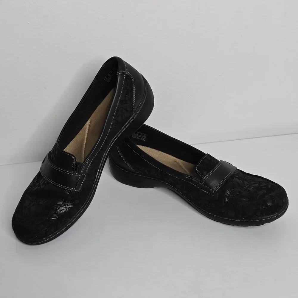 Clarks Womens 8.5 M Cora Daisy Black Embossed Slip On Loafer Leather Shoes